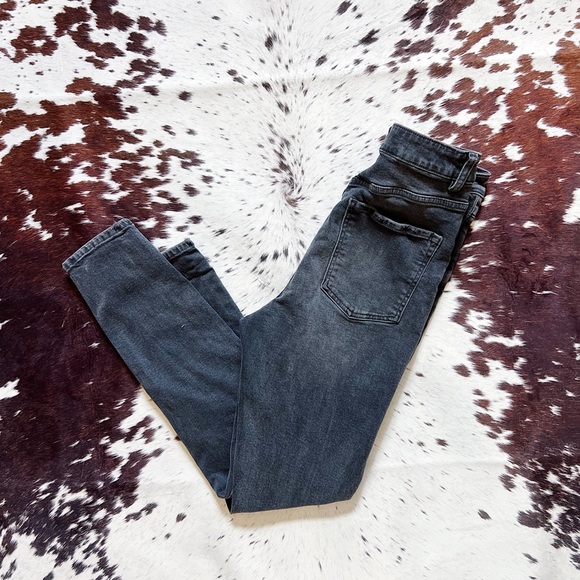 FREE PEOPLE WE THE FREE Black Distressed Zuri Mom Jeans High Rise - size 28 - Picture 5 of 8